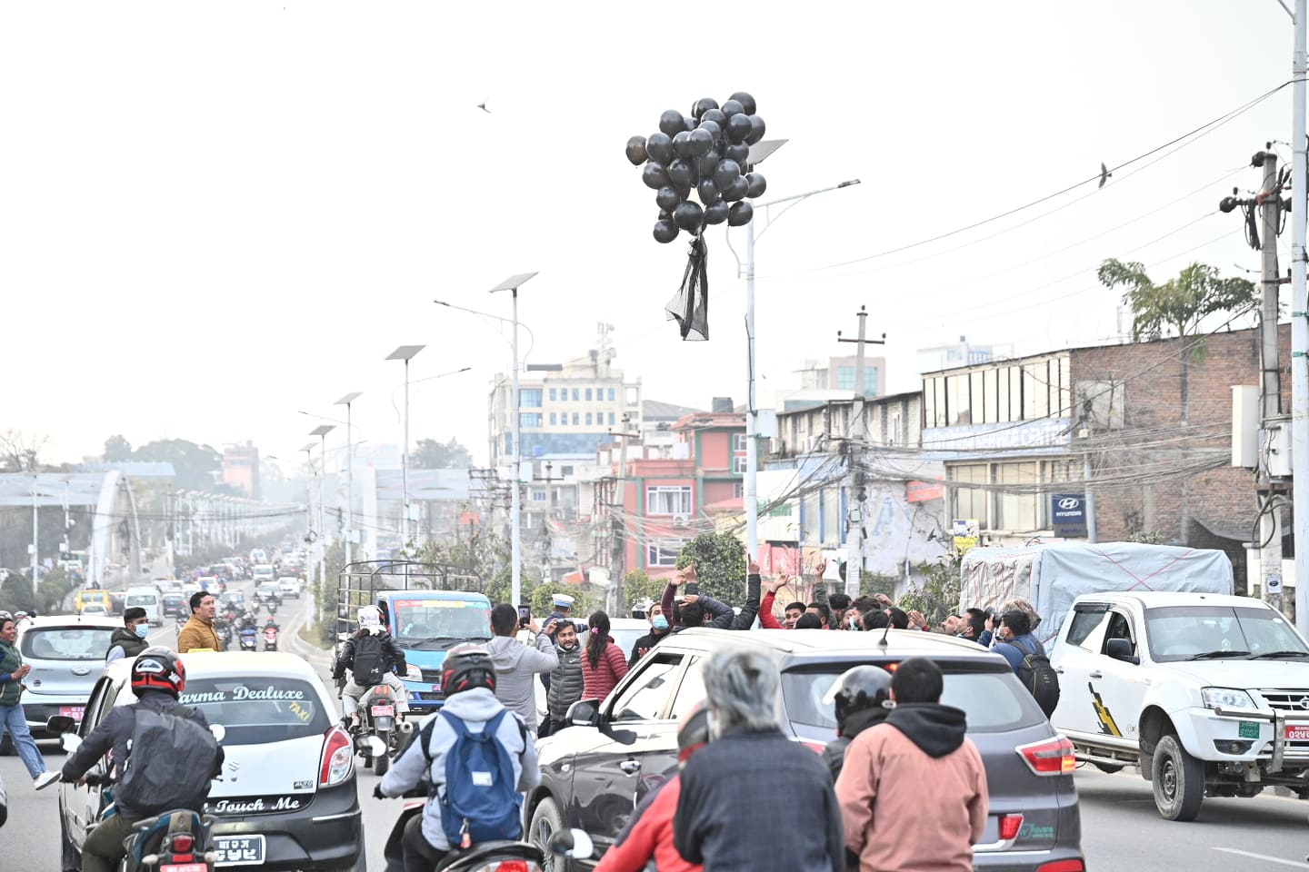 एमसीसीको विरोधमा माओवादी केन्द्रका कार्यकर्ताले उडाए कालो बेलुन (फोटो फिचर) 